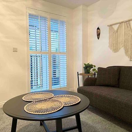 Serene Home Ideally Connected To Central London 브롬리 외부 사진