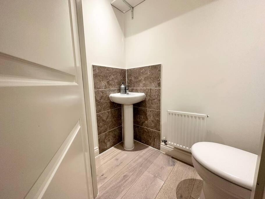 Serene Home Ideally Connected To Central London 브롬리 외부 사진