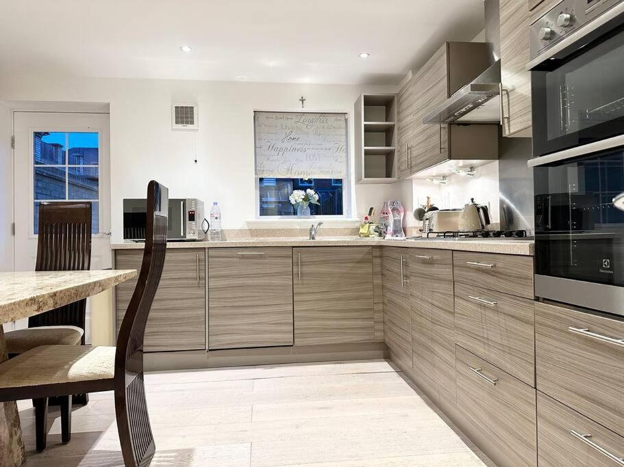 Serene Home Ideally Connected To Central London 브롬리 외부 사진