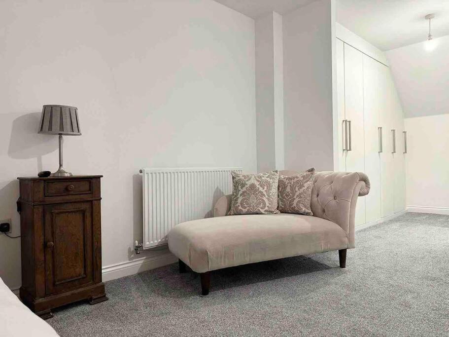 Serene Home Ideally Connected To Central London 브롬리 외부 사진