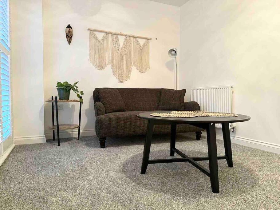 Serene Home Ideally Connected To Central London 브롬리 외부 사진
