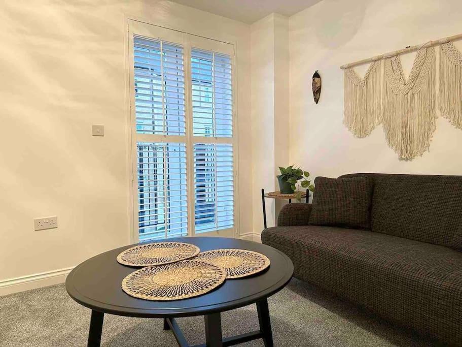 Serene Home Ideally Connected To Central London 브롬리 외부 사진